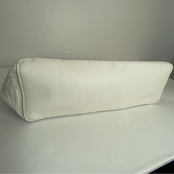 *Free w/Purchase*Steve Madden White Embossed Travel Take Along Tote Earbud Case - Picture 4 of 15